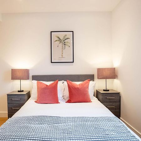 Vila Deluxe Chic 1 2 Bed Apts Near Heathrow Legoland Windsor Slough Exteriér fotografie