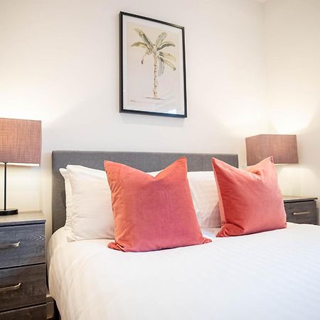 Vila Deluxe Chic 1 2 Bed Apts Near Heathrow Legoland Windsor Slough Exteriér fotografie