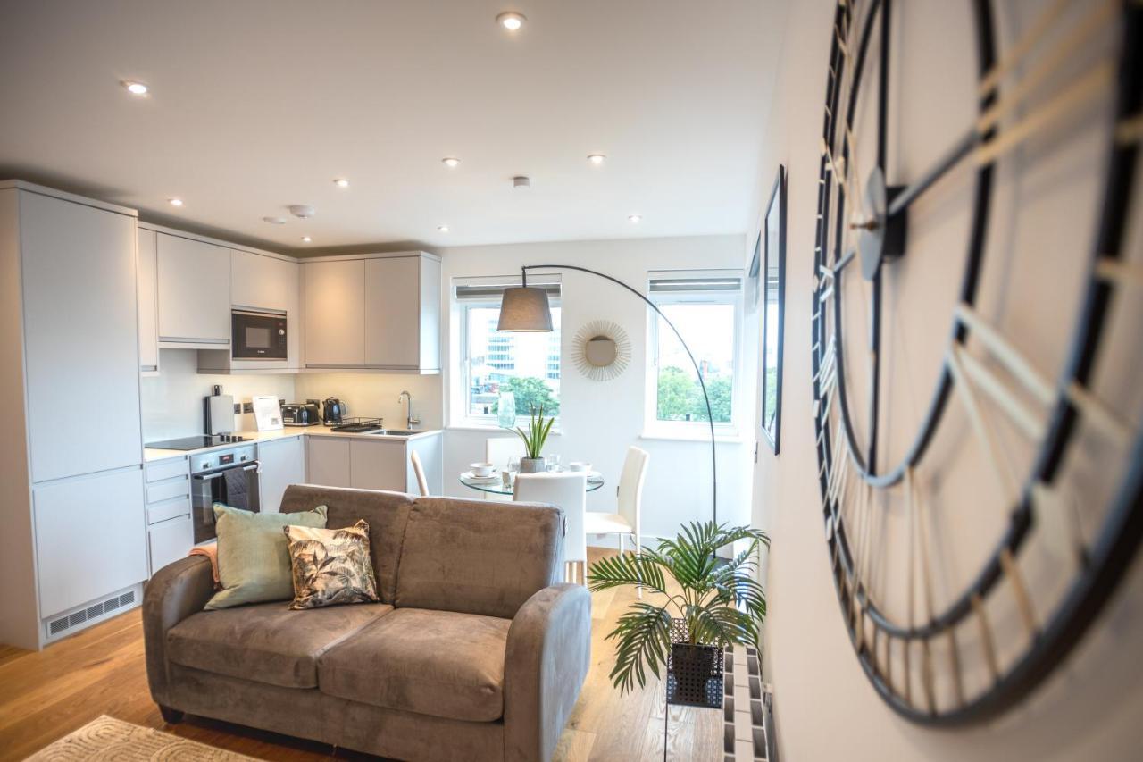 Vila Deluxe Chic 1 2 Bed Apts Near Heathrow Legoland Windsor Slough Exteriér fotografie