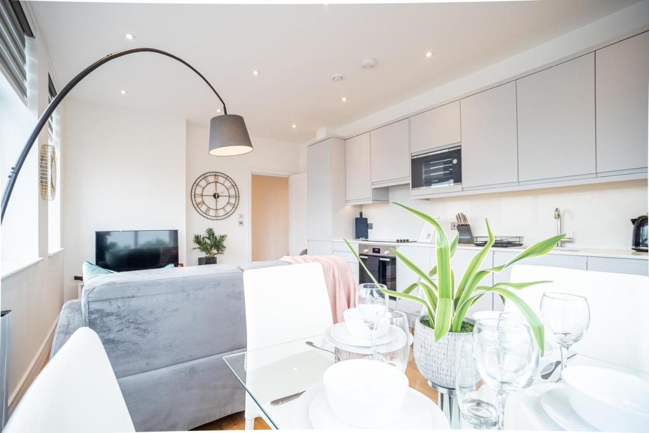Vila Deluxe Chic 1 2 Bed Apts Near Heathrow Legoland Windsor Slough Exteriér fotografie