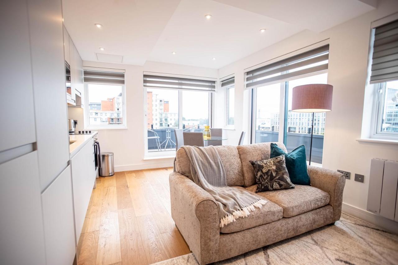 Vila Deluxe Chic 1 2 Bed Apts Near Heathrow Legoland Windsor Slough Exteriér fotografie