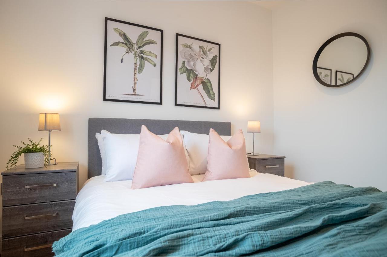 Vila Deluxe Chic 1 2 Bed Apts Near Heathrow Legoland Windsor Slough Exteriér fotografie