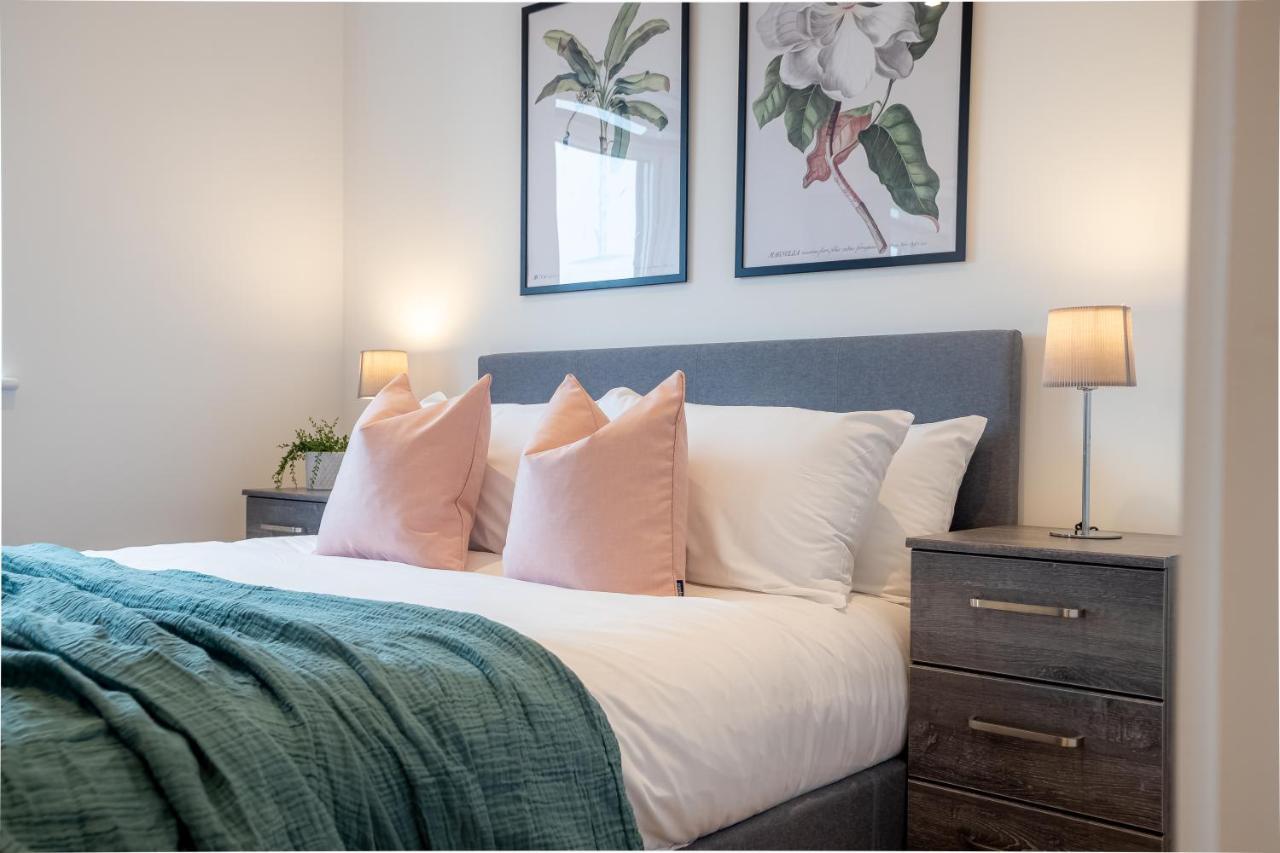 Vila Deluxe Chic 1 2 Bed Apts Near Heathrow Legoland Windsor Slough Exteriér fotografie