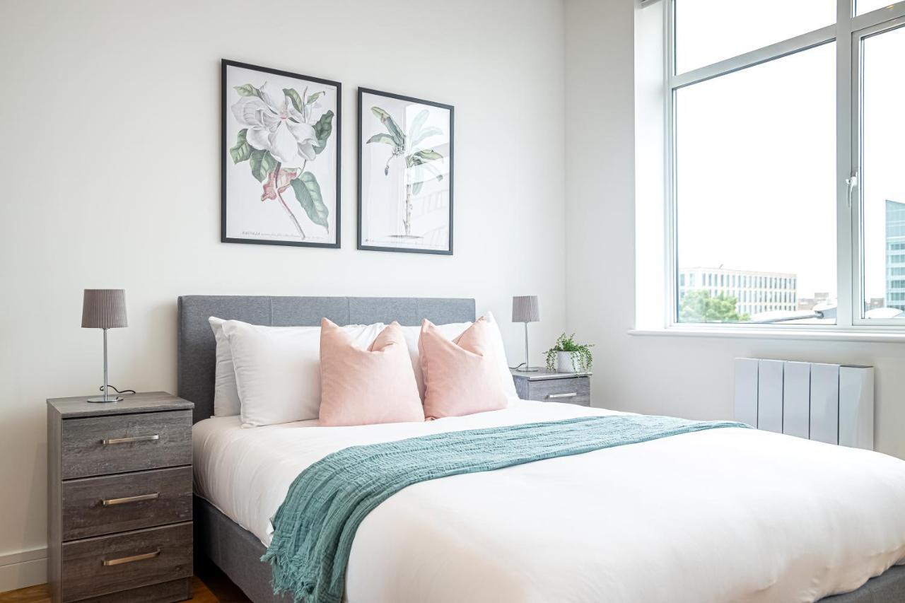 Vila Deluxe Chic 1 2 Bed Apts Near Heathrow Legoland Windsor Slough Exteriér fotografie