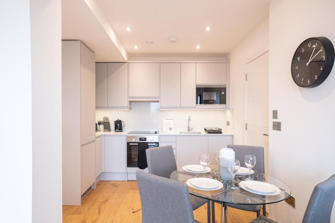 Vila Deluxe Chic 1 2 Bed Apts Near Heathrow Legoland Windsor Slough Exteriér fotografie