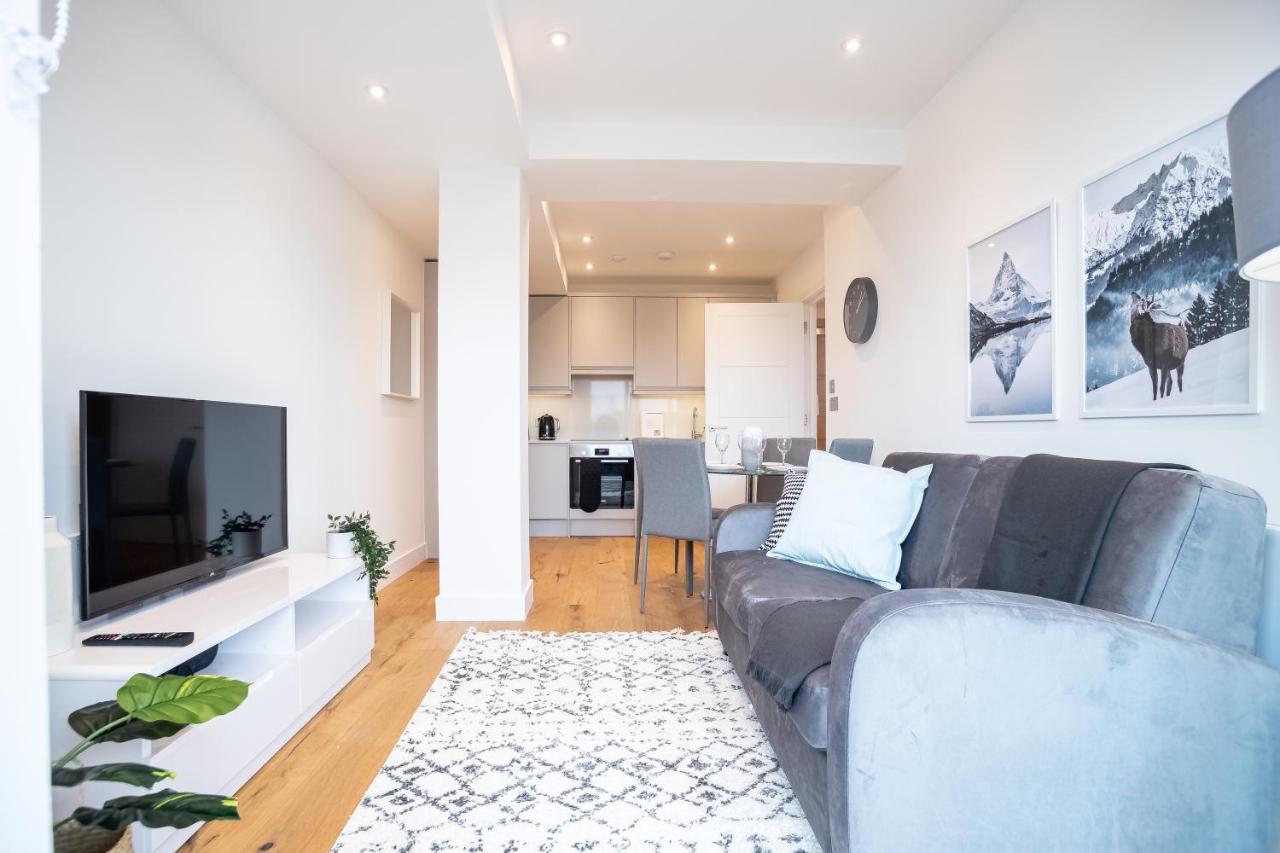 Vila Deluxe Chic 1 2 Bed Apts Near Heathrow Legoland Windsor Slough Exteriér fotografie