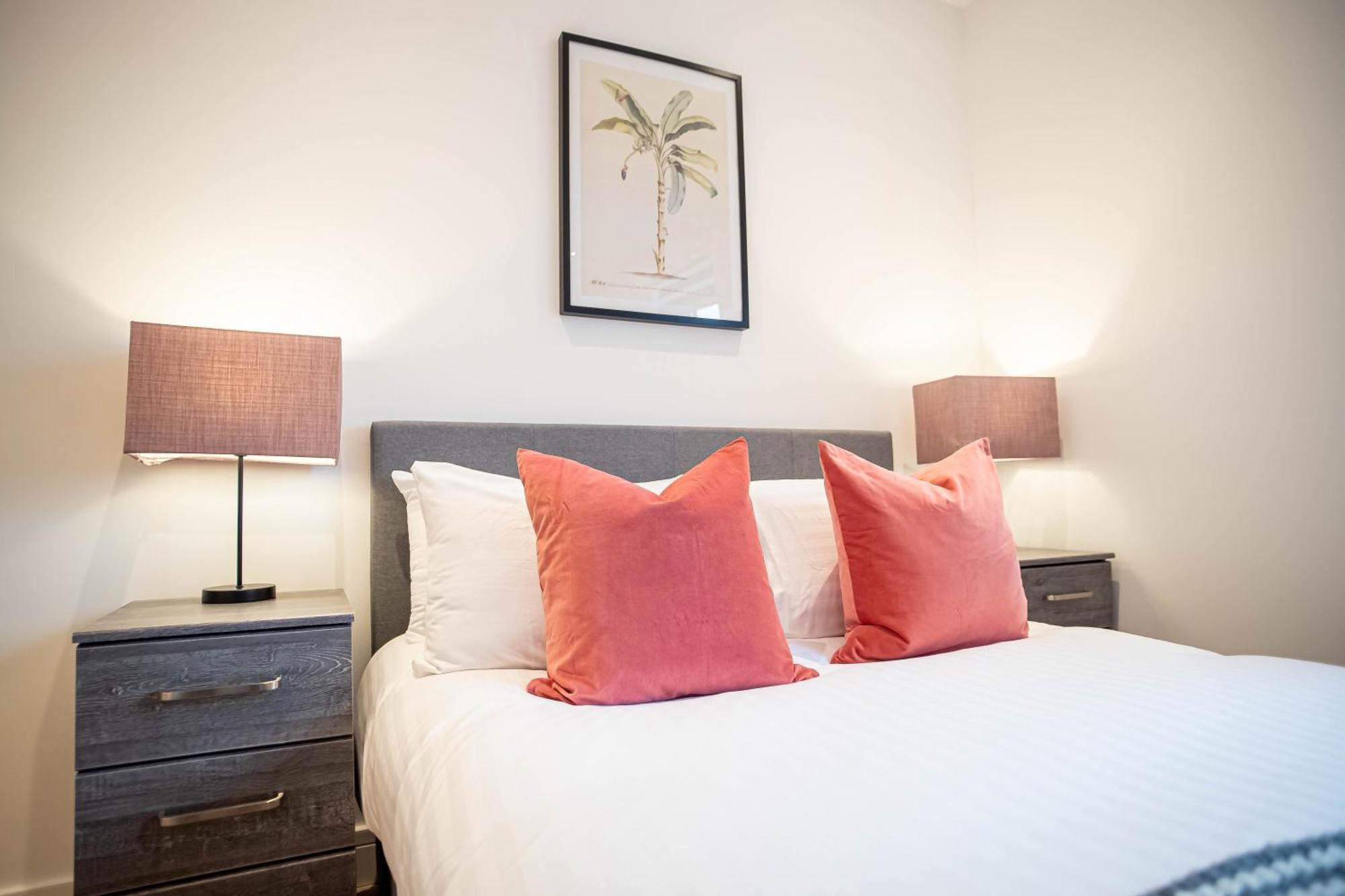 Vila Deluxe Chic 1 2 Bed Apts Near Heathrow Legoland Windsor Slough Exteriér fotografie