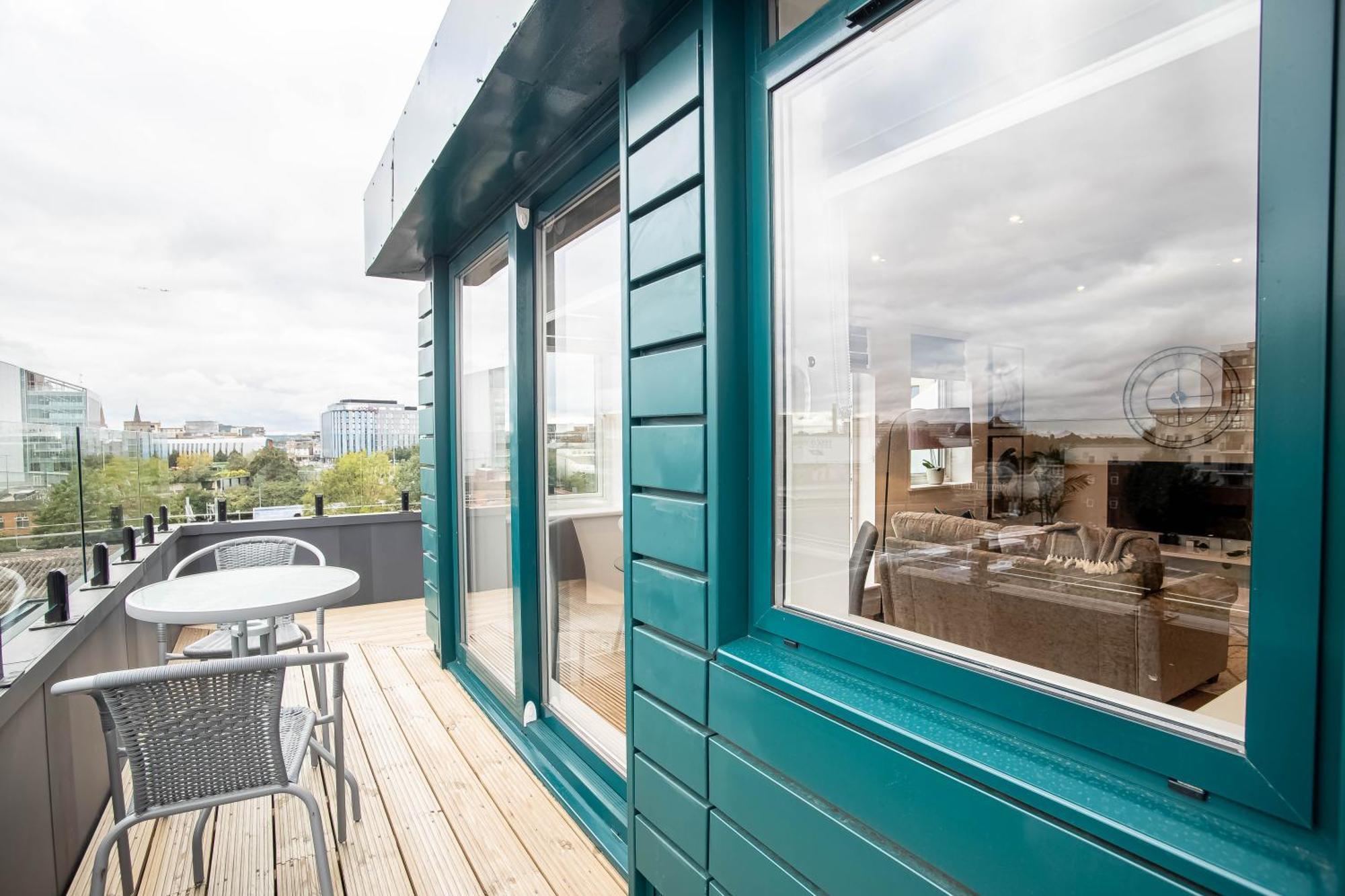 Vila Deluxe Chic 1 2 Bed Apts Near Heathrow Legoland Windsor Slough Exteriér fotografie