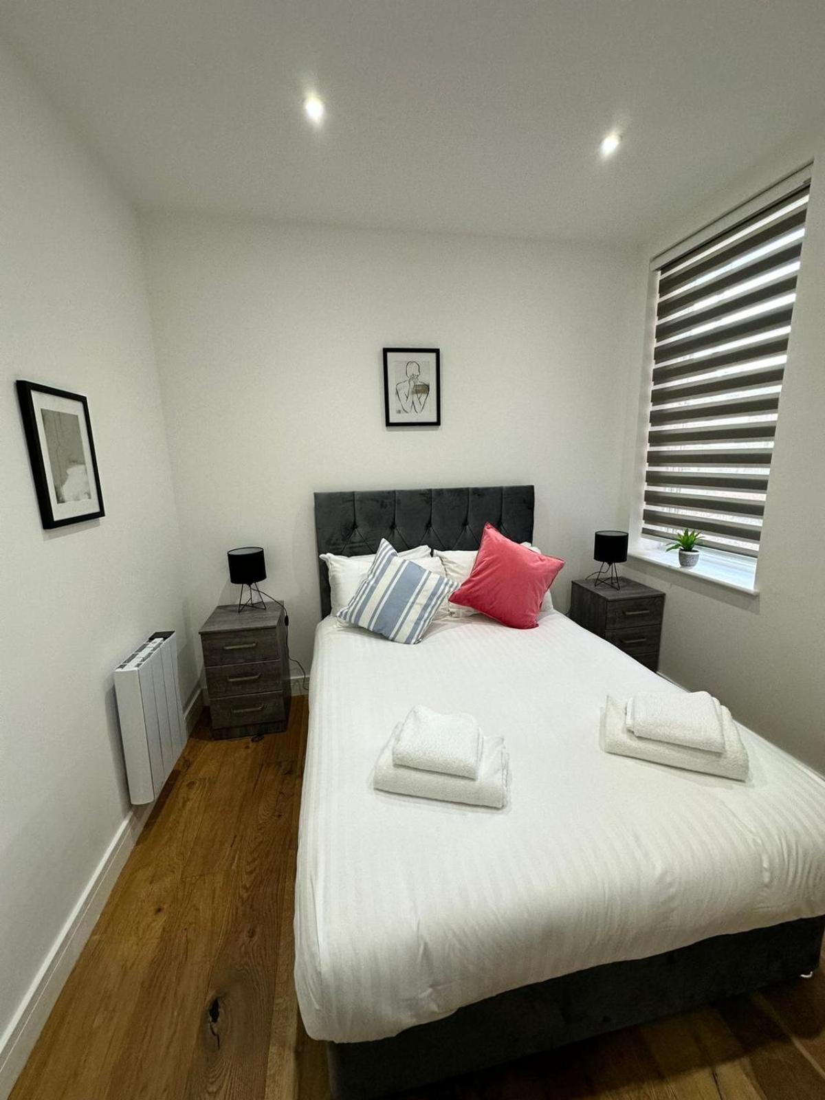 Vila Deluxe Chic 1 2 Bed Apts Near Heathrow Legoland Windsor Slough Exteriér fotografie