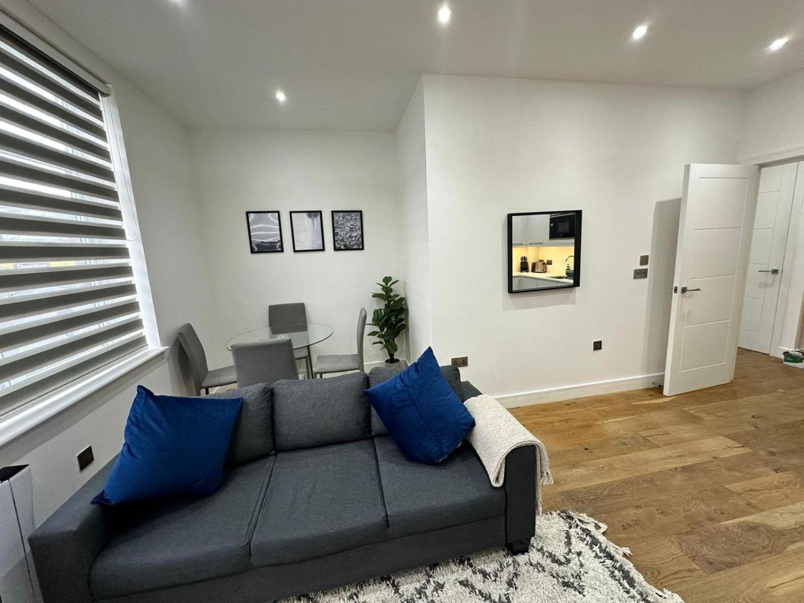 Vila Deluxe Chic 1 2 Bed Apts Near Heathrow Legoland Windsor Slough Exteriér fotografie