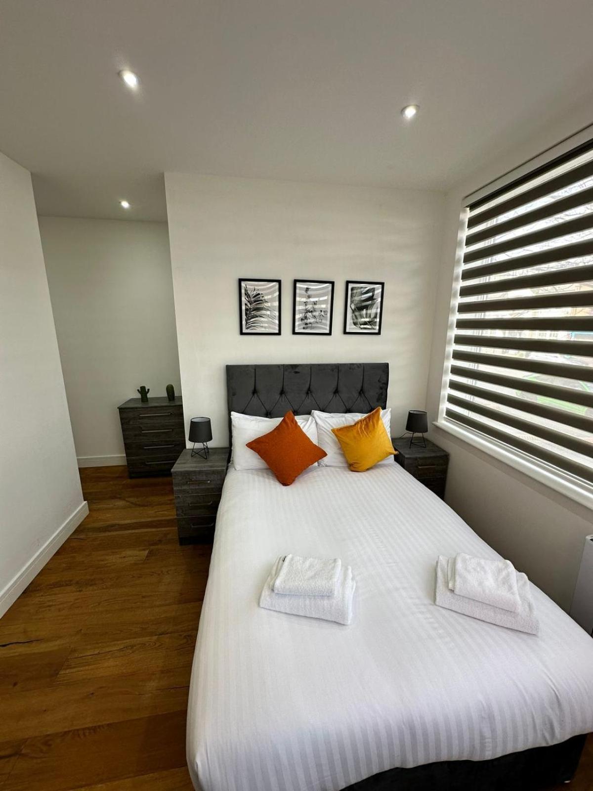 Vila Deluxe Chic 1 2 Bed Apts Near Heathrow Legoland Windsor Slough Exteriér fotografie