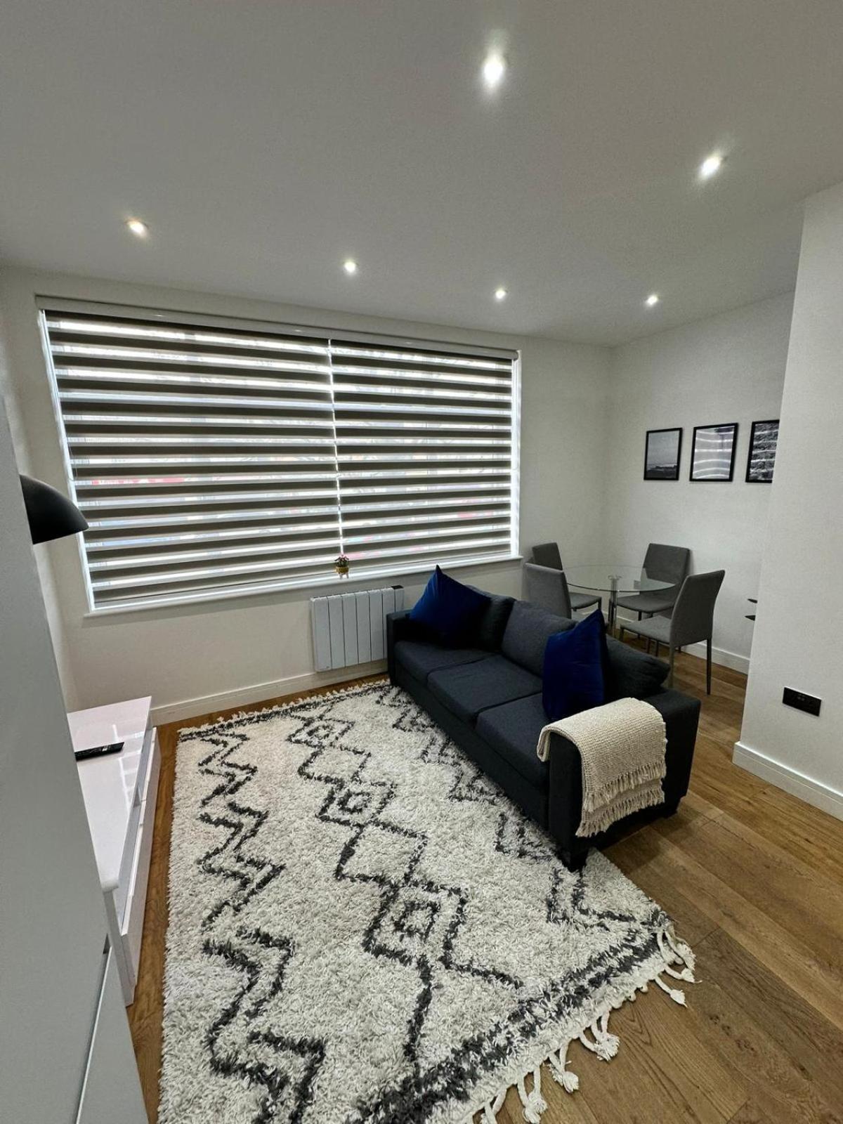 Vila Deluxe Chic 1 2 Bed Apts Near Heathrow Legoland Windsor Slough Exteriér fotografie