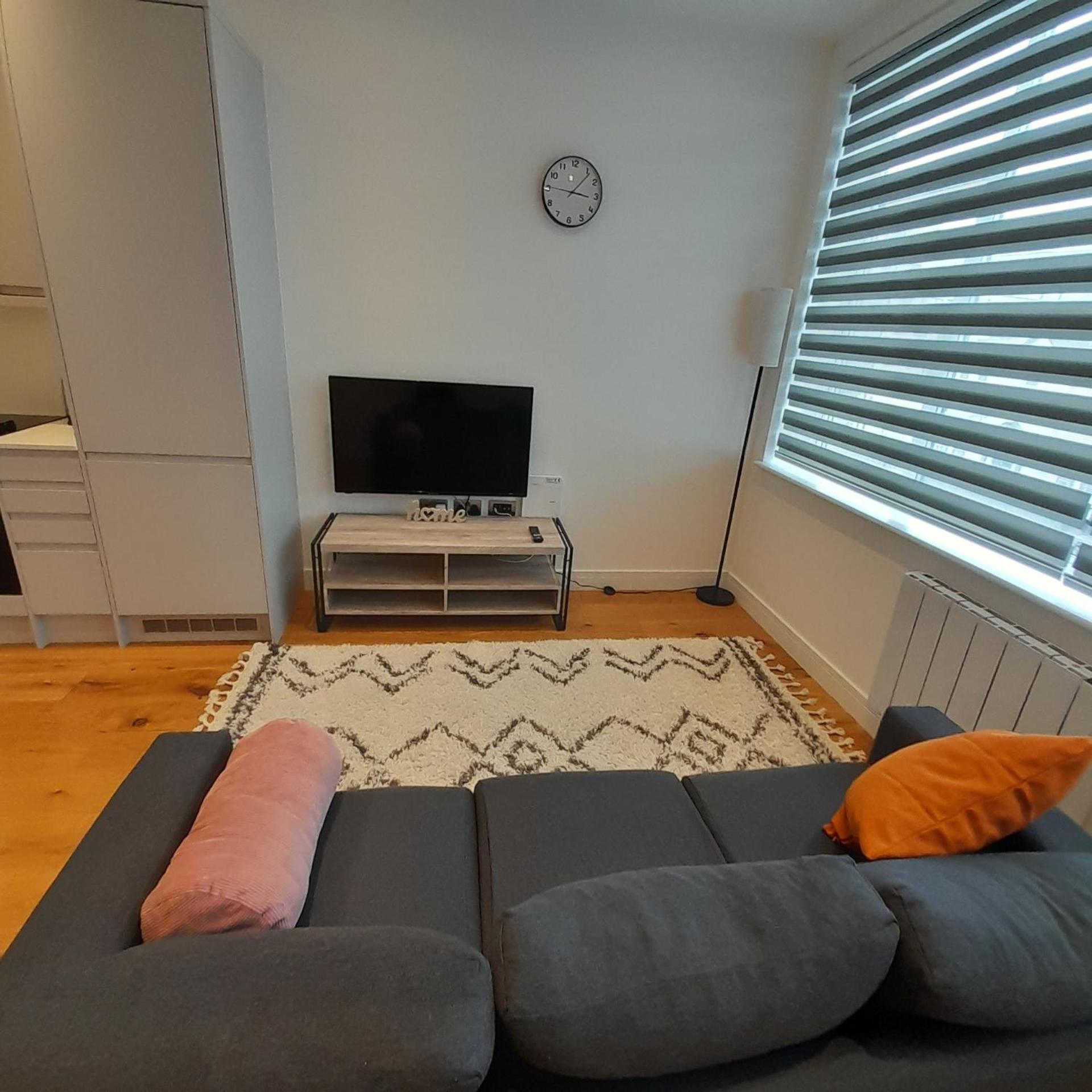 Vila Deluxe Chic 1 2 Bed Apts Near Heathrow Legoland Windsor Slough Exteriér fotografie
