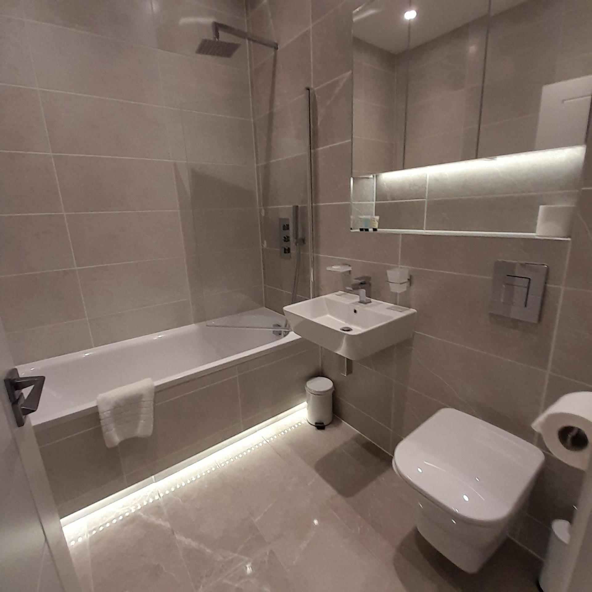 Vila Deluxe Chic 1 2 Bed Apts Near Heathrow Legoland Windsor Slough Exteriér fotografie